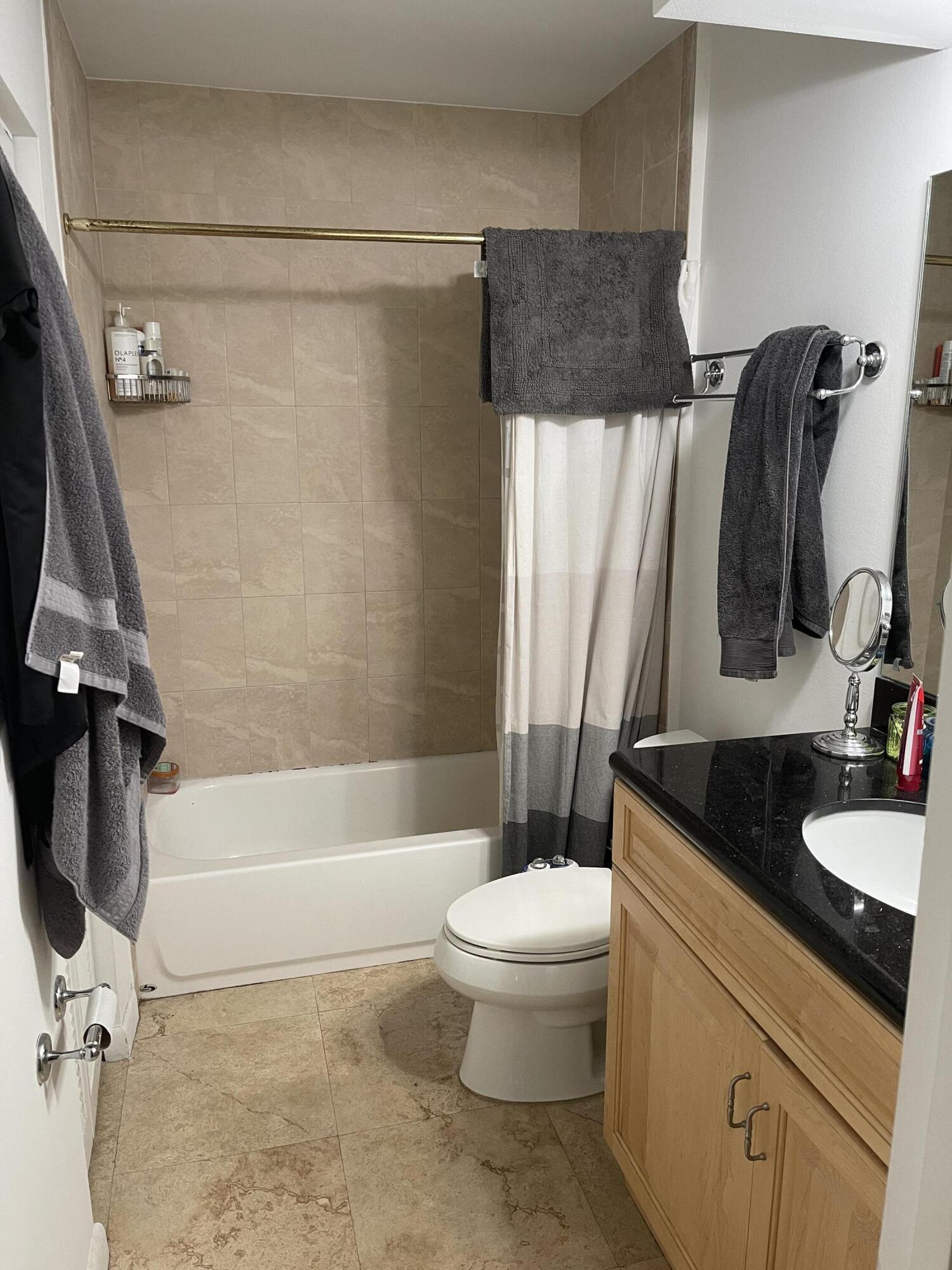 468 Northeast 42nd Street Boca Raton, FL 33431 - Photo 27 of 37 2nd Bathroom