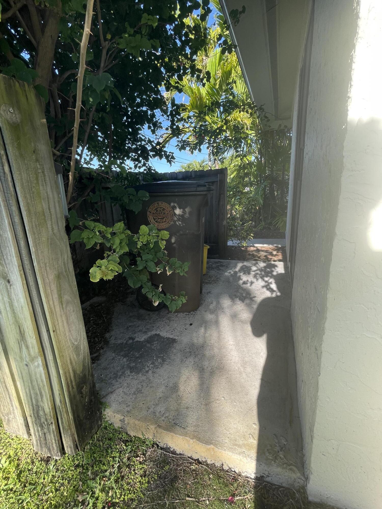 468 Northeast 42nd Street Boca Raton, FL 33431 - Photo 33 of 37 Exterior front patio