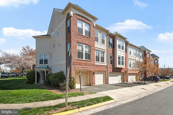 $750,000 | 42464 Regal Wood Drive, Brambleton, VA 20148