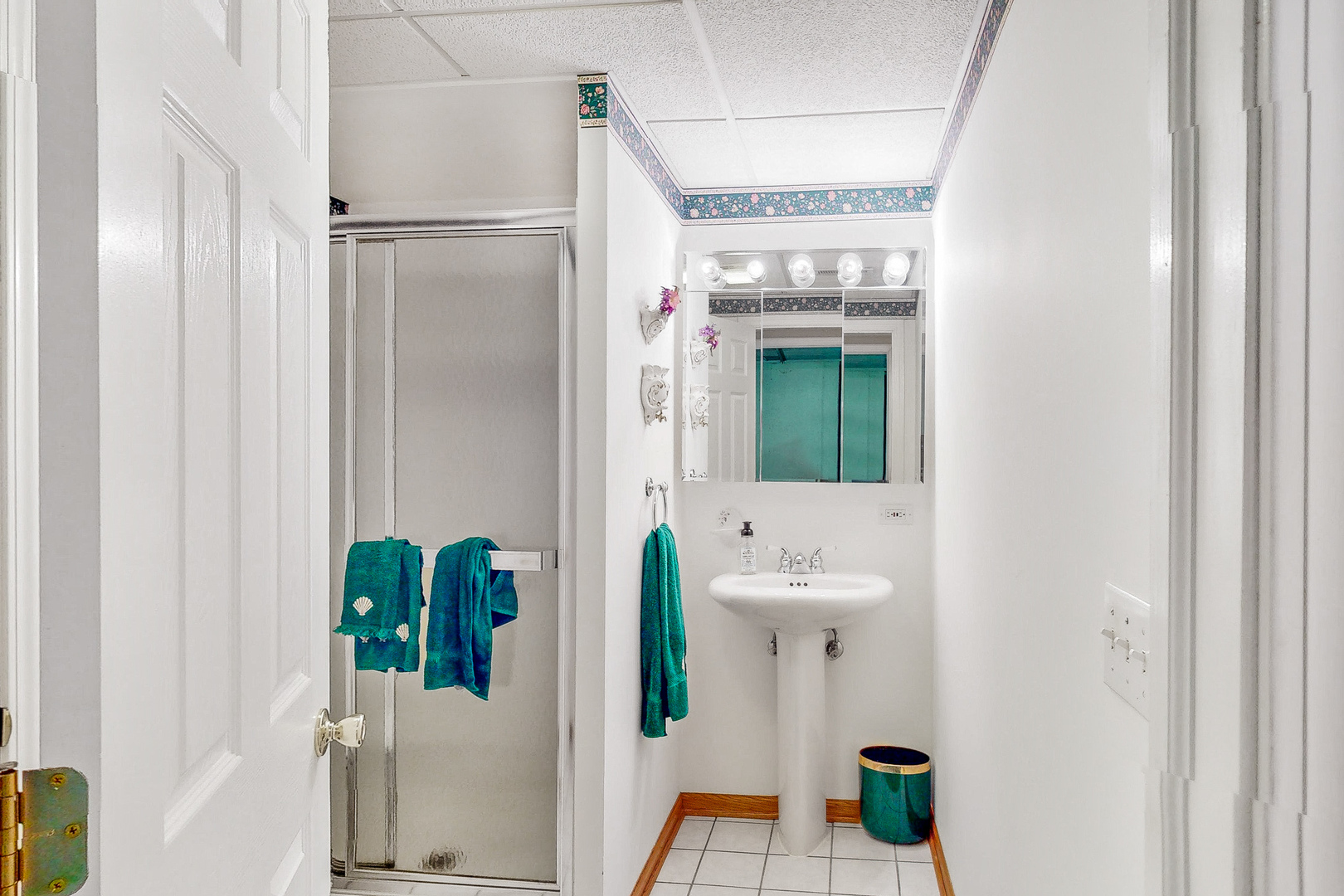 309 Hambletonian Drive Oak Brook, IL 60523 - Photo 12 of 39 a bathroom with a sink and mirror with shower
