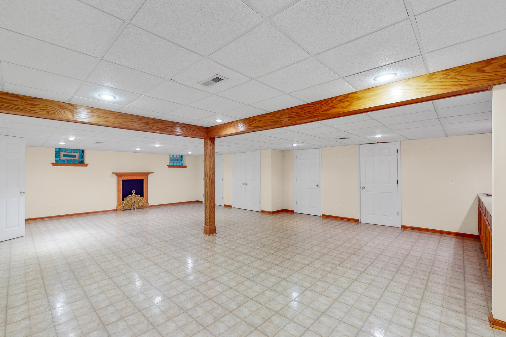 309 Hambletonian Drive Oak Brook, IL 60523 - Photo 17 of 39 a view of empty room