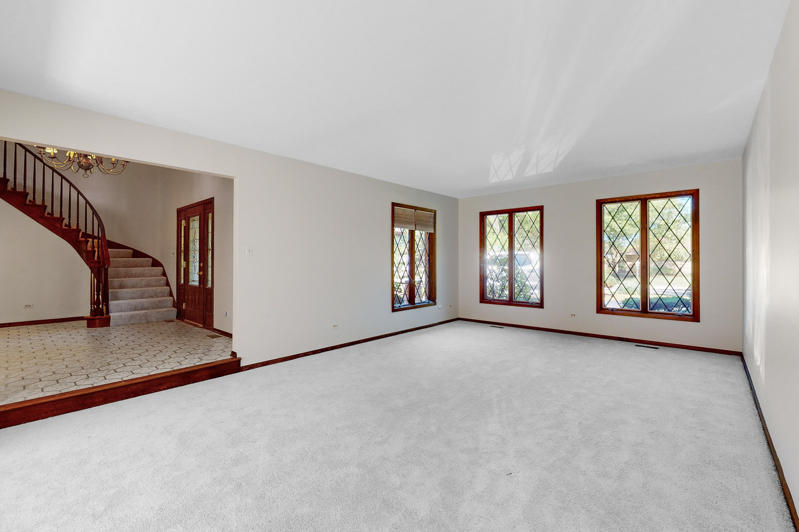 309 Hambletonian Drive Oak Brook, IL 60523 - Photo 22 of 39 an empty room with windows