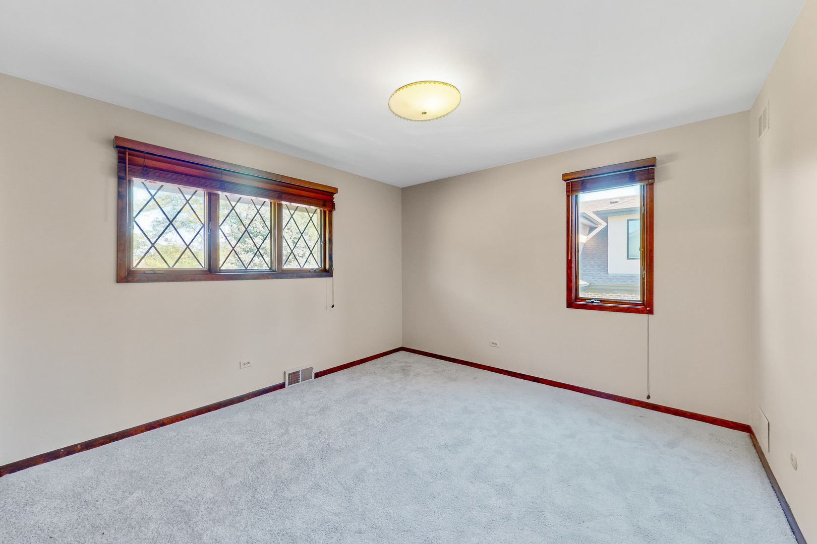 309 Hambletonian Drive Oak Brook, IL 60523 - Photo 31 of 39 an empty room with windows and closet