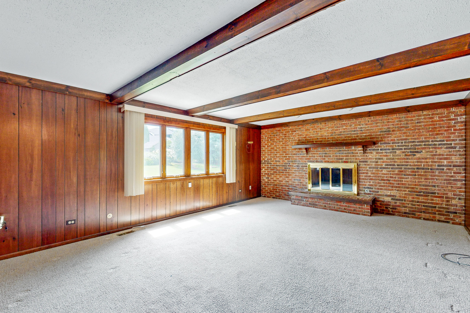 309 Hambletonian Drive Oak Brook, IL 60523 - Photo 8 of 39 a view of an empty room with a window