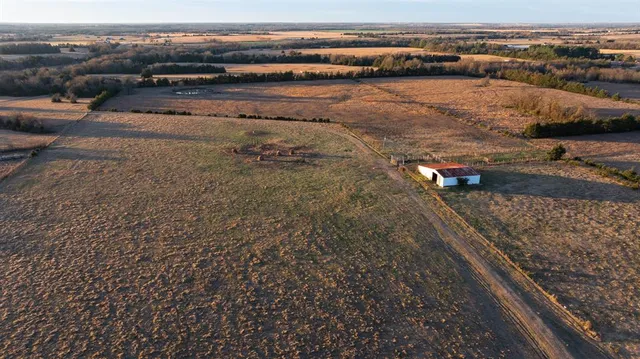 $1,641,600 | 33060 County Line Road, Sumner, TX 75486