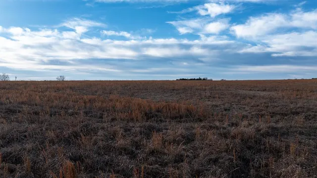 $1,641,600 | 33060 County Line Road, Sumner, TX 75486