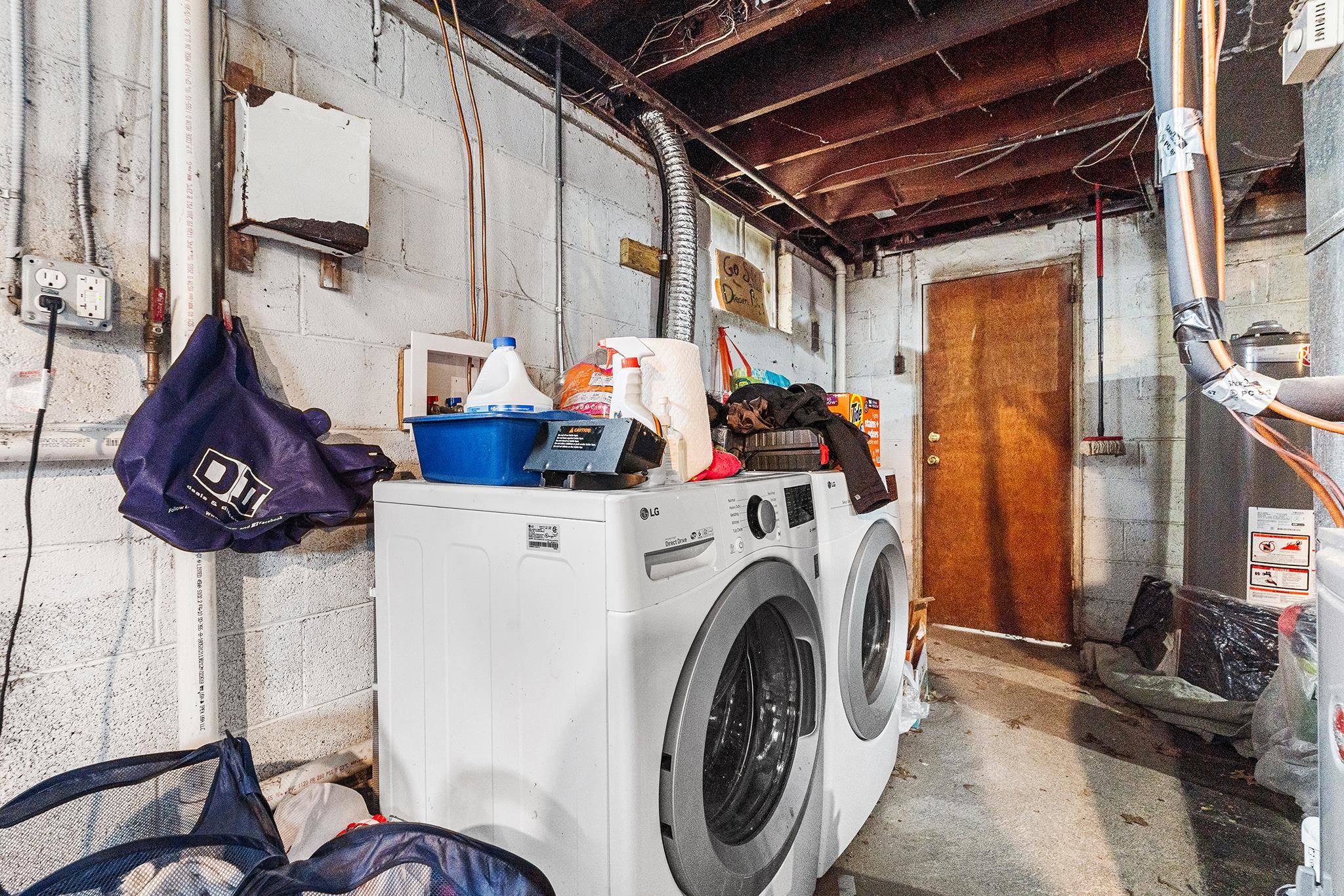 6 Mutillod Lane Secaucus, NJ 07094 - Photo 20 of 41 a view of washer and dryer near a room