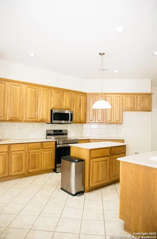 $2,800 | 18803 Millhollow, San Antonio, TX 78258