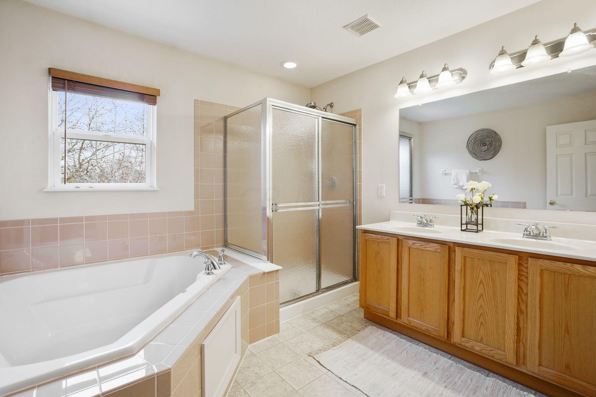 4775 Heath Trails Road Hilliard, OH 43026 - Photo 32 of 63 Primary Bathroom