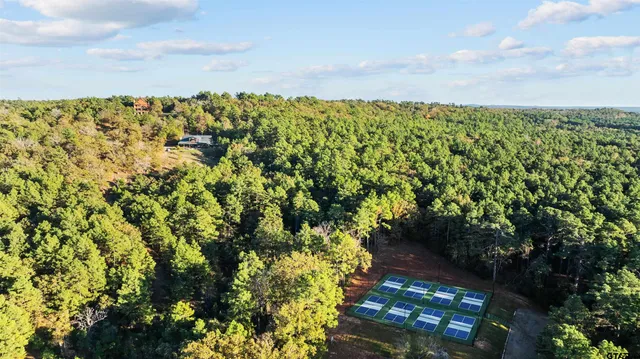 a view of an outdoor space