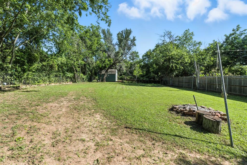 116 West 7th Street Weatherford, TX 76086 - Photo 25 of 26 a view of a field with grass