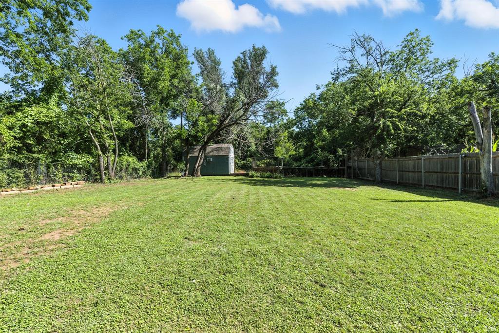 116 West 7th Street Weatherford, TX 76086 - Photo 26 of 26 a backyard of a house with lots of green space