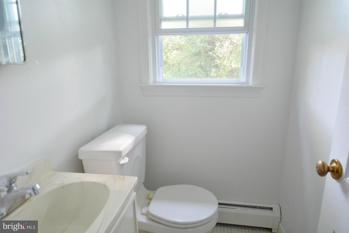 8012 Falstaff Road McLean, VA 22102 - Photo 14 of 26 Bath