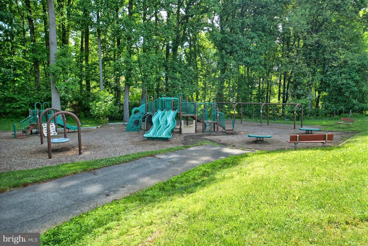 8012 Falstaff Road McLean, VA 22102 - Photo 21 of 26 Community