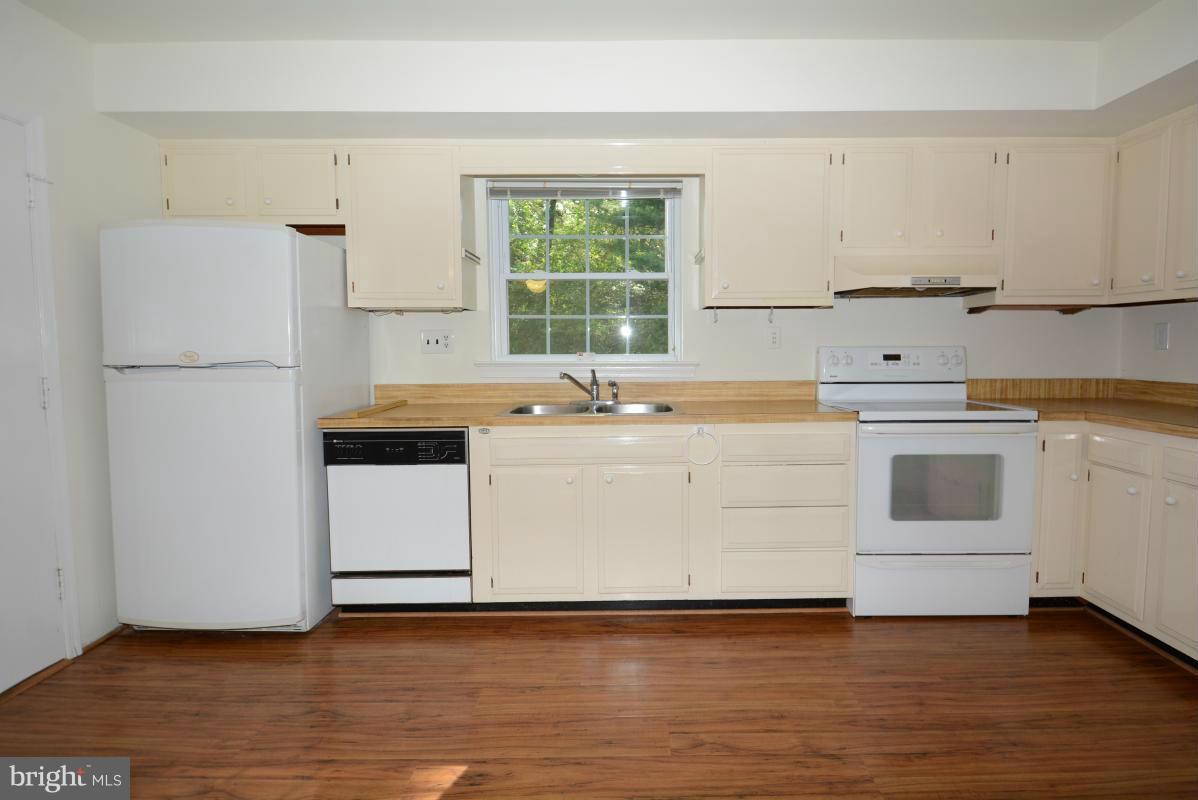 8012 Falstaff Road McLean, VA 22102 - Photo 4 of 26 Kitchen