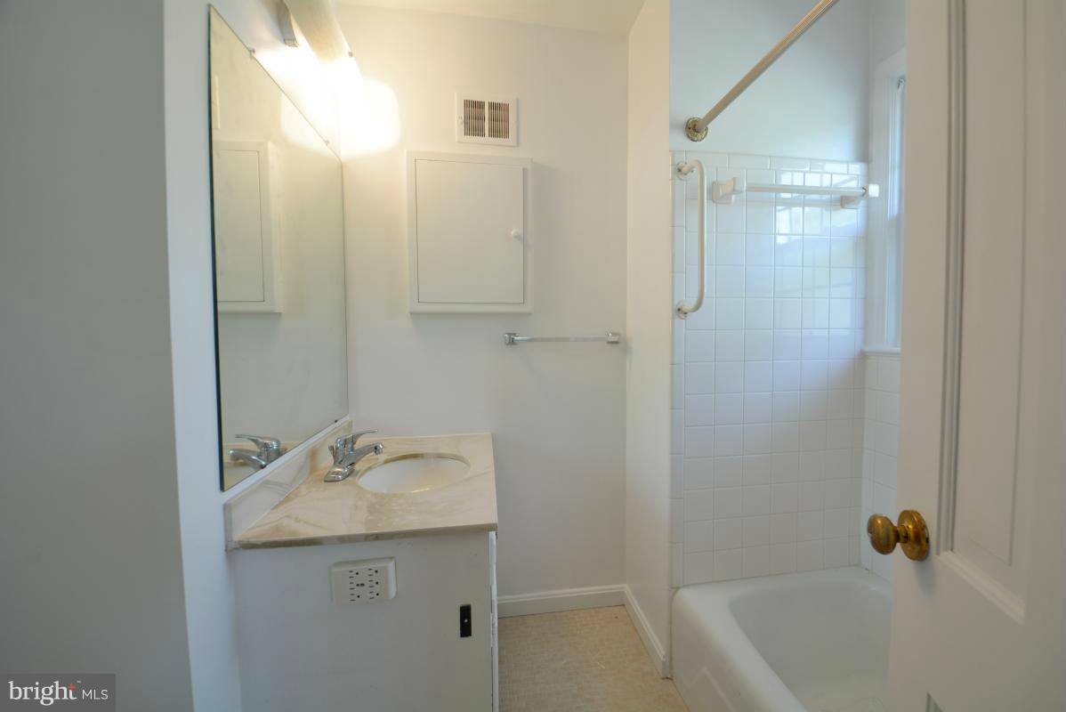 8012 Falstaff Road McLean, VA 22102 - Photo 9 of 26 Bath (Master)