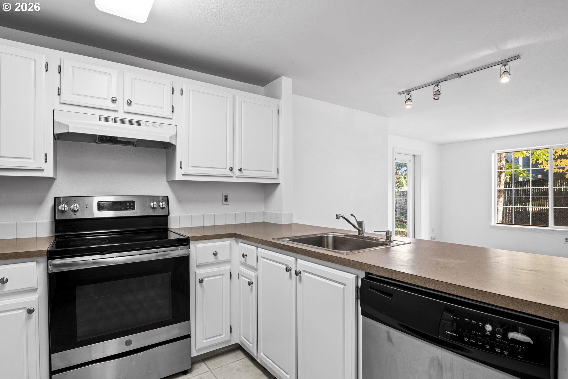 17516 Northwest Springville Road, Unit B7 Portland, OR 97229 - Photo 11 of 35 Gallery Image 11