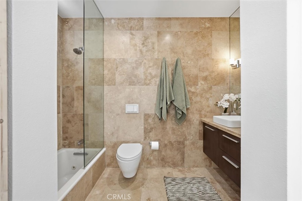 2448 Riverside Place Los Angeles, CA 90039 - Photo 21 of 58 Primary bathroom