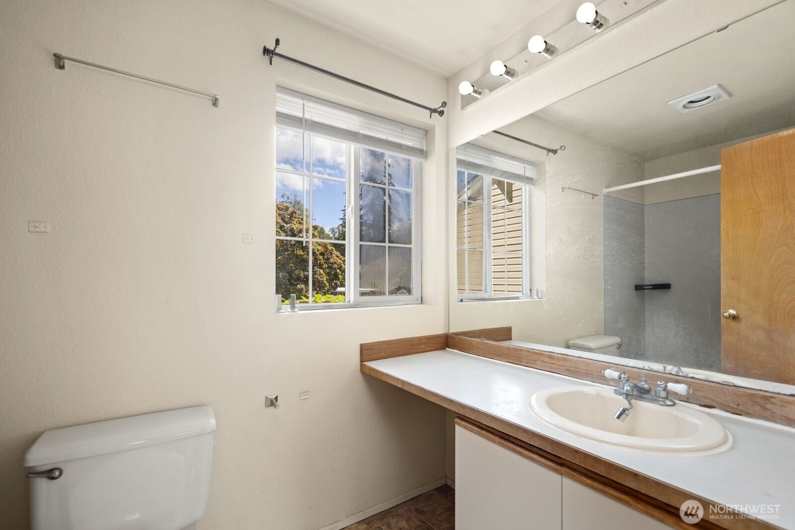 2100 South 336th Street, Unit G3 Federal Way, WA 98003 - Photo 18 of 27 a bathroom with a sink a toilet and shower