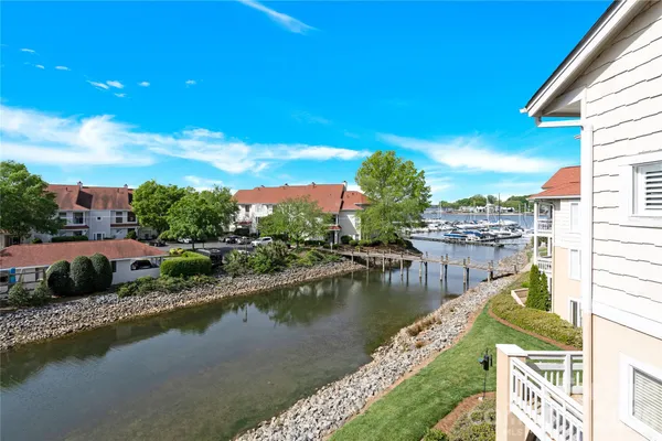 $500,000 | 18009 Kings Point Drive, Unit F, Cornelius, NC 28031