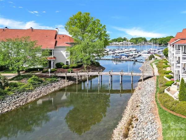$500,000 | 18009 Kings Point Drive, Unit F, Cornelius, NC 28031