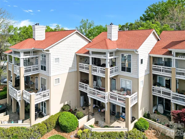 $500,000 | 18009 Kings Point Drive, Unit F, Cornelius, NC 28031
