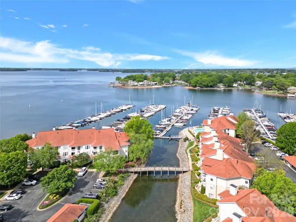 $500,000 | 18009 Kings Point Drive, Unit F, Cornelius, NC 28031