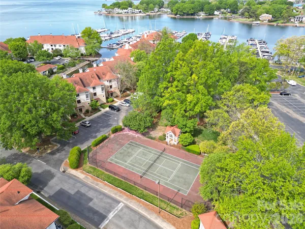 $500,000 | 18009 Kings Point Drive, Unit F, Cornelius, NC 28031