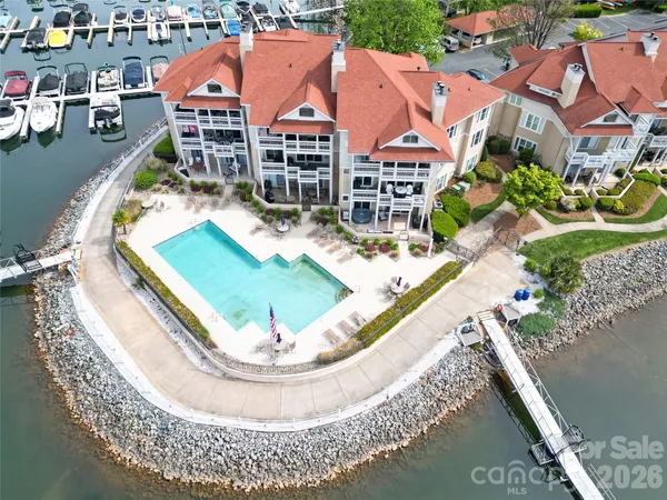 $500,000 | 18009 Kings Point Drive, Unit F, Cornelius, NC 28031