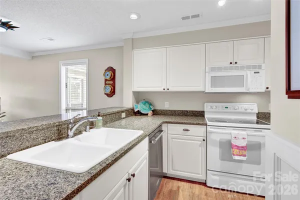 $500,000 | 18009 Kings Point Drive, Unit F, Cornelius, NC 28031