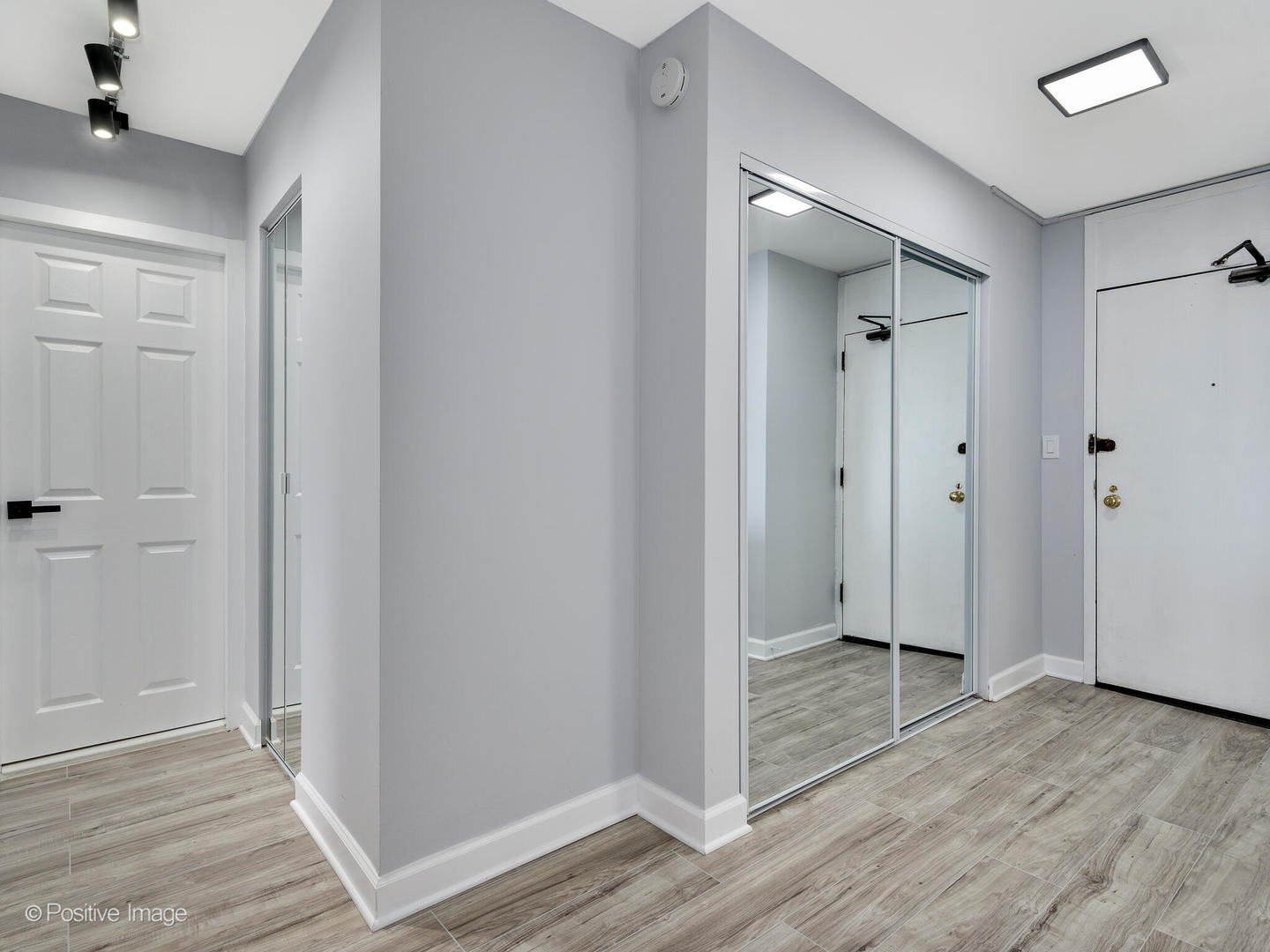 5455 North Sheridan Road, Unit 3906 Chicago, IL 60640 - Photo 3 of 24 a view of entryway with wooden floor