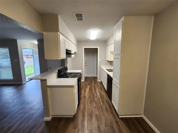 $1,800 | 348 Spring Branch Lane, Kennedale, TX 76060