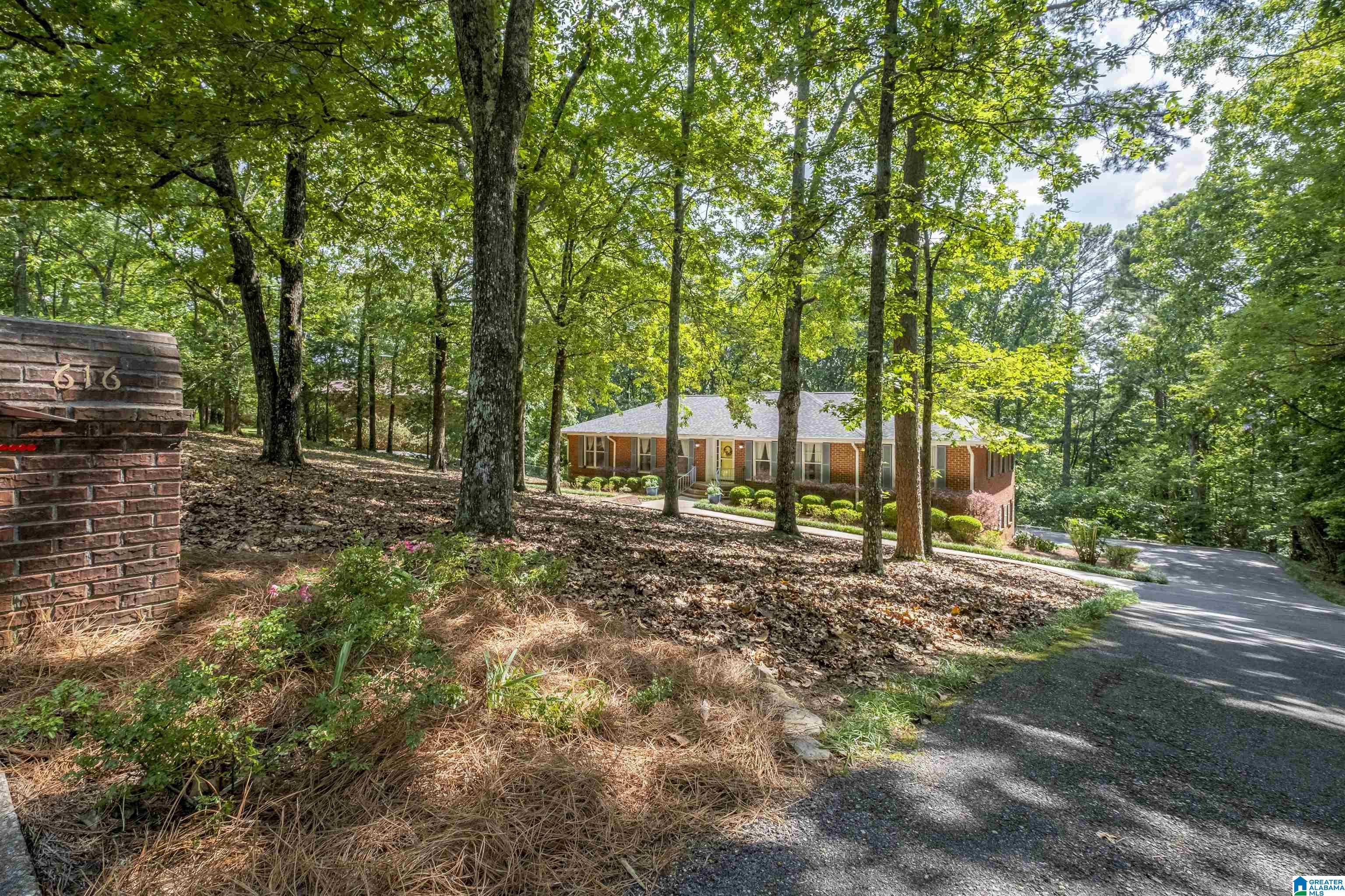 616 Hillyer High Road Anniston, AL 36207 - Photo 4 of 32
