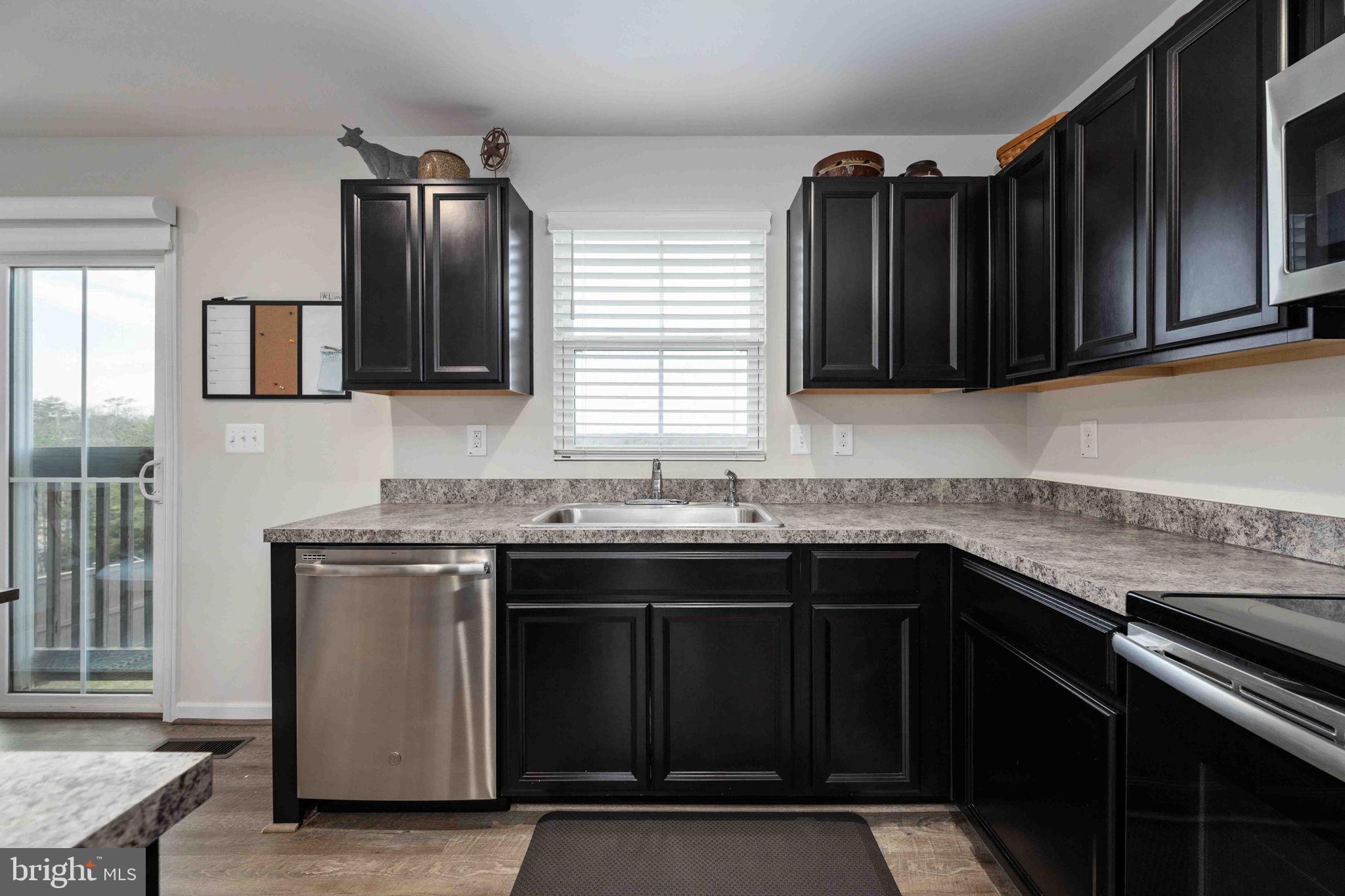 2840 Farzi Circle Locust Grove, VA 22508 - Photo 20 of 48 a kitchen with granite countertop a sink stove and cabinets