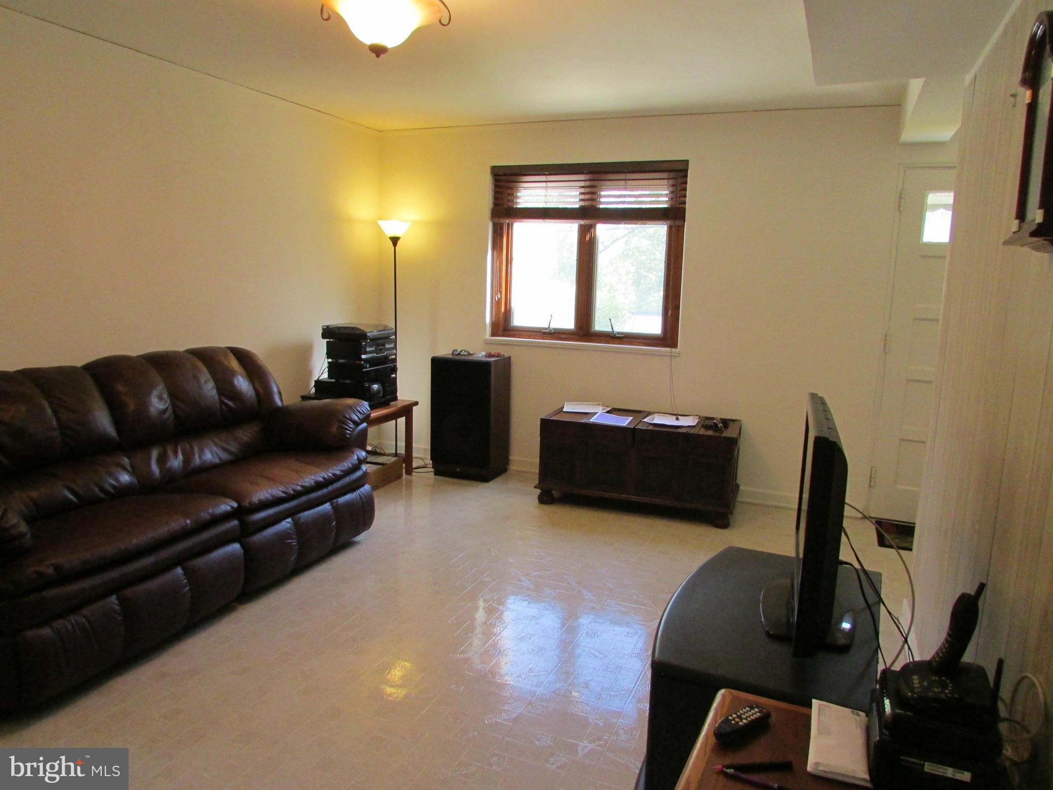 4 Crescent Road, Unit A Greenbelt, MD 20770 - Photo 5 of 14 Living Room