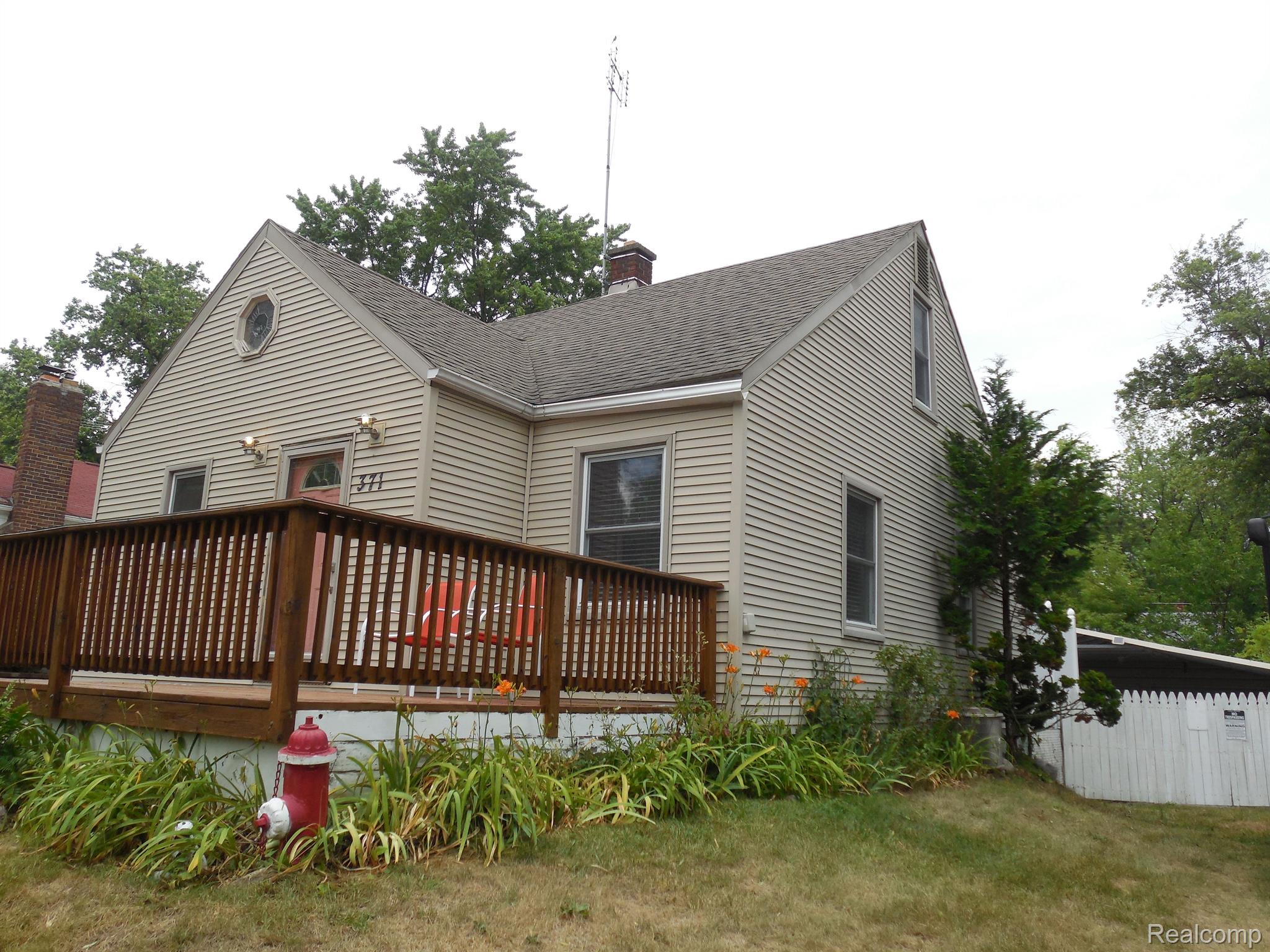 Side Yard/Entry Covered Storage