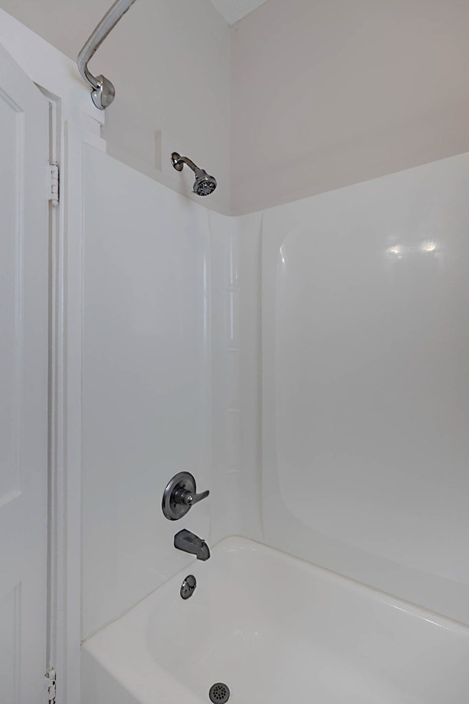 1037 30th Street Columbus, GA 31904 - Photo 12 of 16 a bathroom with a tub