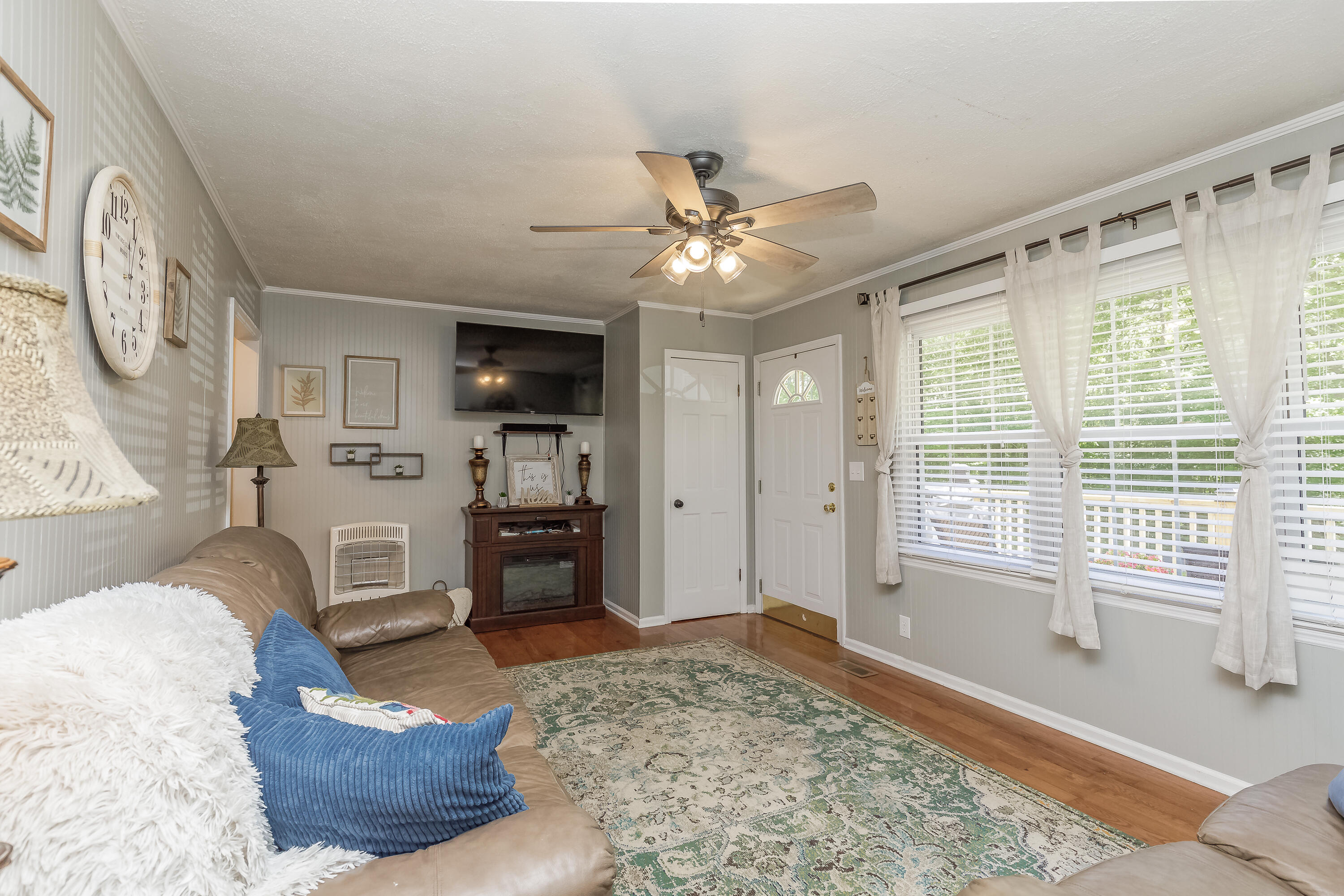 341 Tate Road Trion, GA 30753 - Photo 4 of 32 Living Room