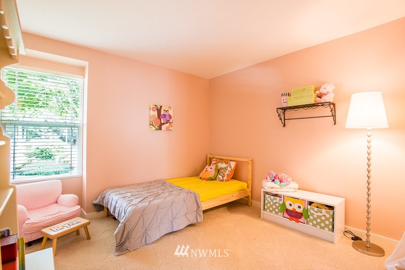 116 Vashon Court Northeast Renton, WA 98059 - Photo 12 of 15 Gallery Image 12