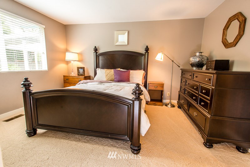 116 Vashon Court Northeast Renton, WA 98059 - Photo 9 of 15 Gallery Image 9