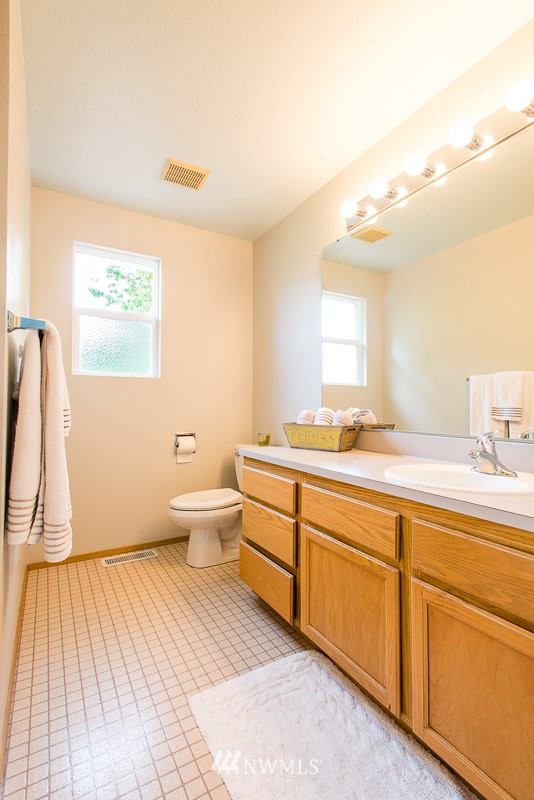 116 Vashon Court Northeast Renton, WA 98059 - Photo 10 of 15 Gallery Image 10