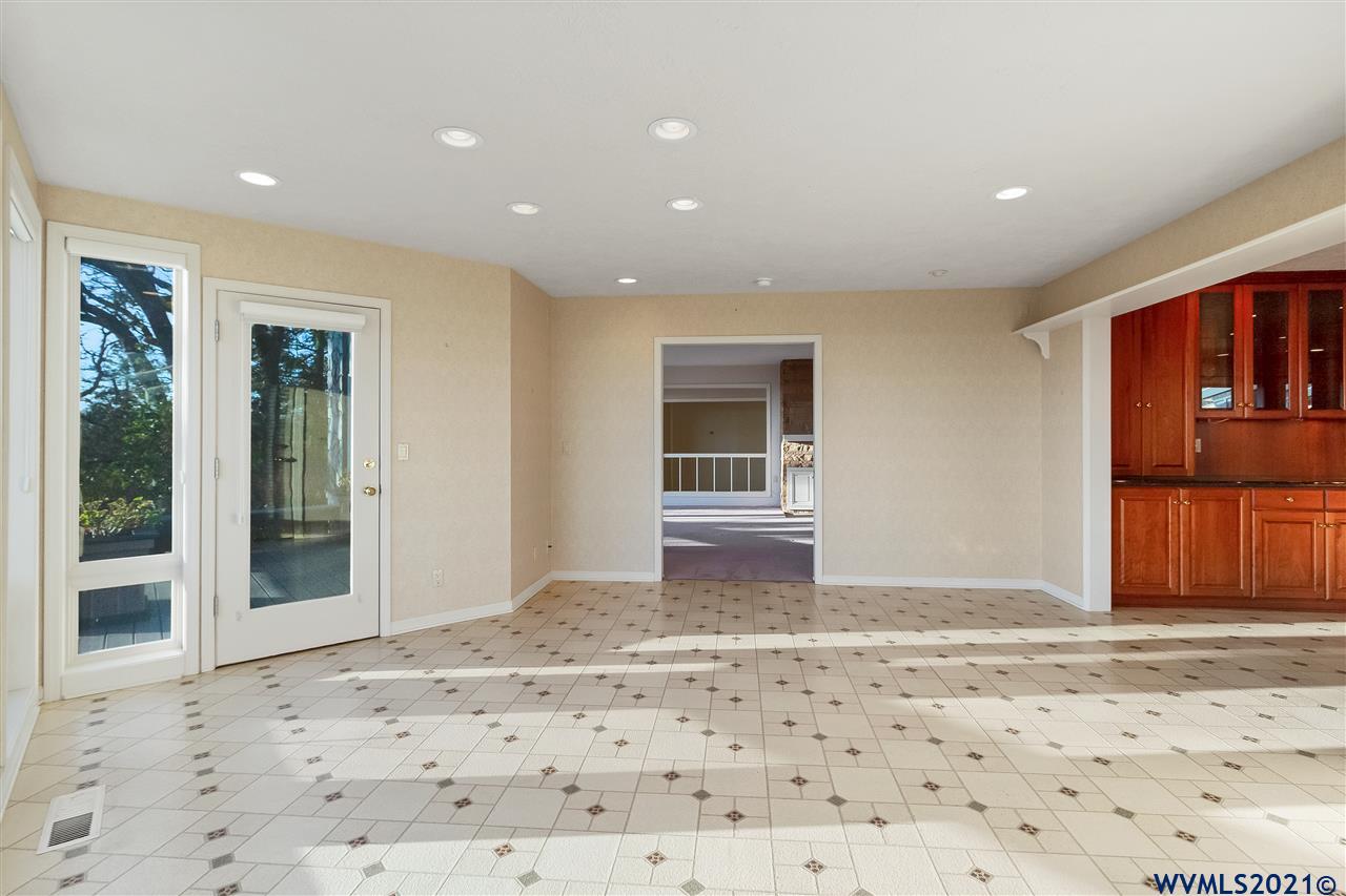 1210 North Oak Grove Road Salem, OR 97304 - Photo 19 of 42 Gallery Image 19