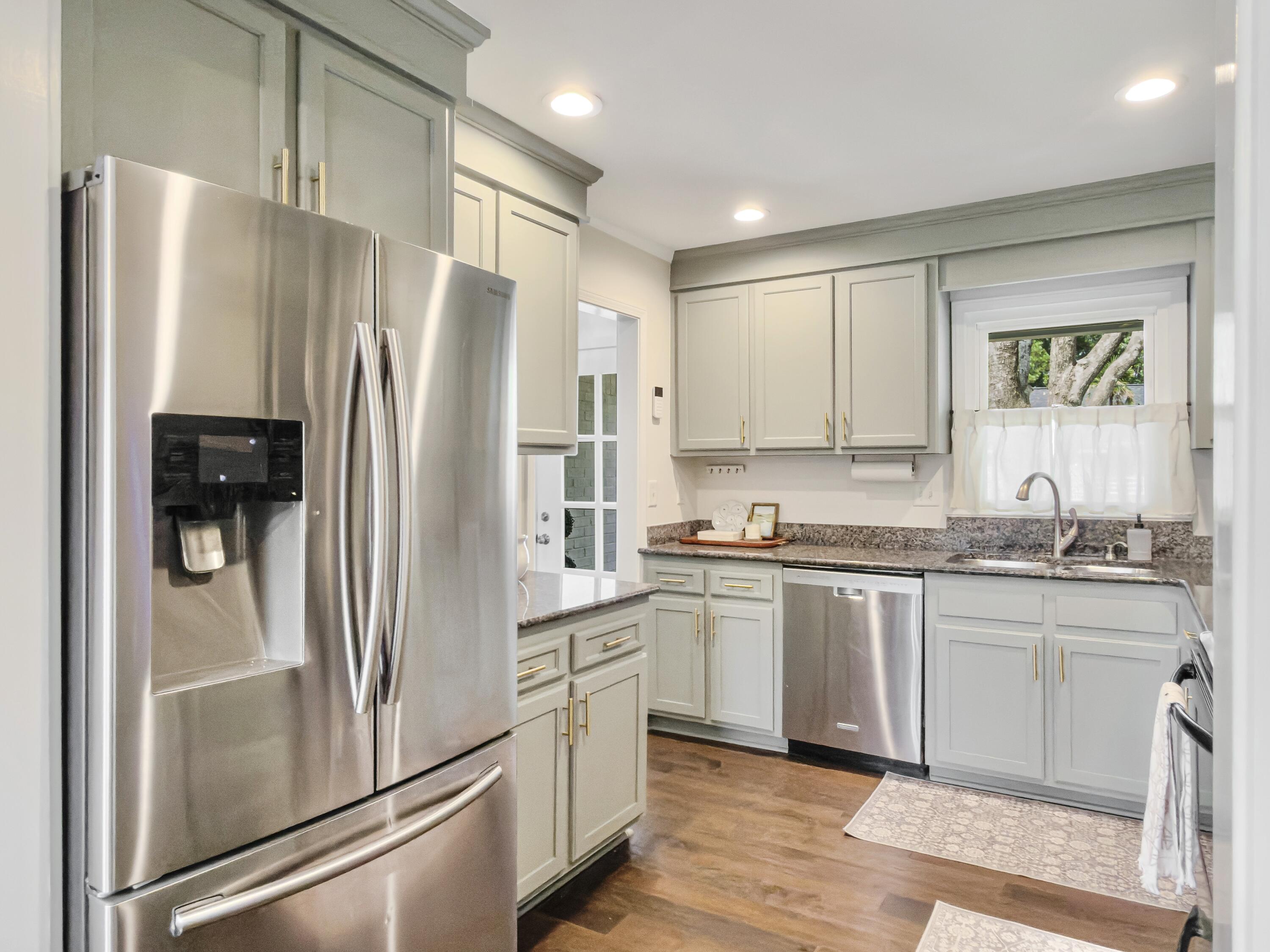 1625 Longview Road Mount Pleasant, SC 29464 - Photo 10 of 37