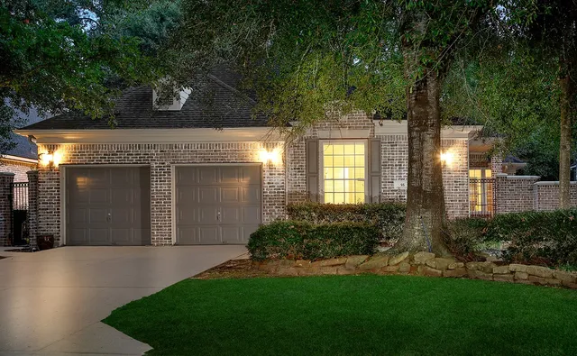 $650,000 | 55 West Palmer Bend, The Woodlands, TX 77381