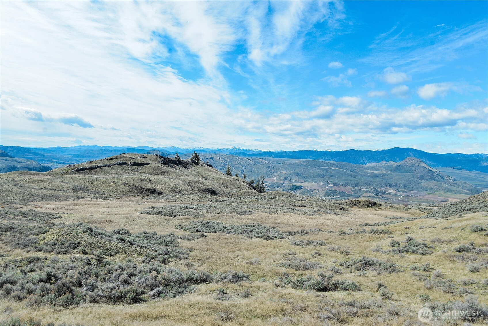 -xxx Emily Road Tonasket, WA 98855 - Photo 8 of 31 a view of ocean beach and mountain
