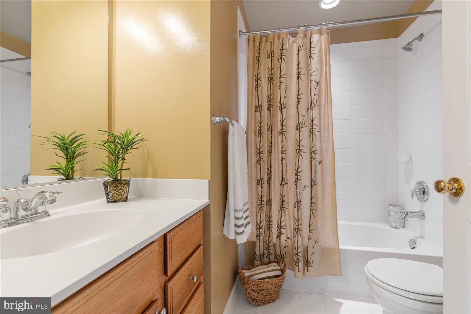 1510 Rutland Way Hanover, MD 21076 - Photo 18 of 48 Upper level full hall bath.