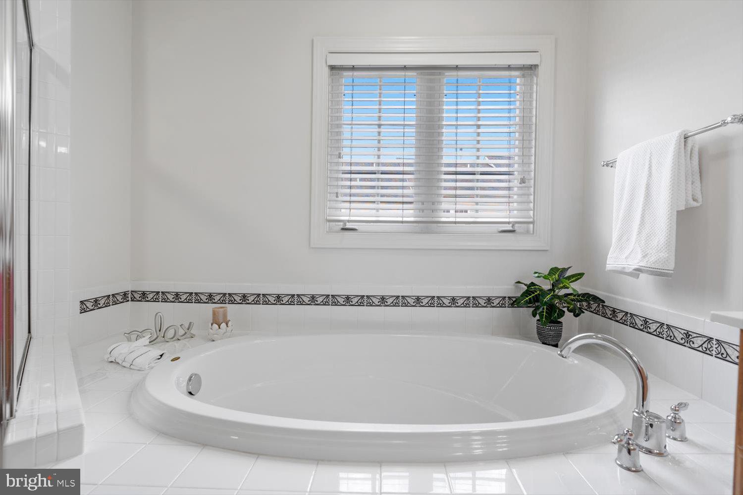 1510 Rutland Way Hanover, MD 21076 - Photo 25 of 48 Elegantly tiled, and generously sized tub.