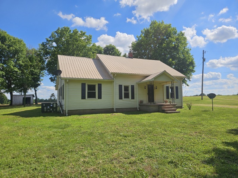 1699 Hoopers Hollow Road Adams, TN 37010 - Photo 2 of 24