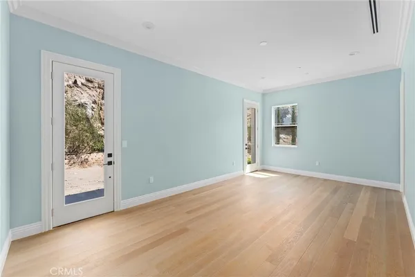a view of entryway with a window