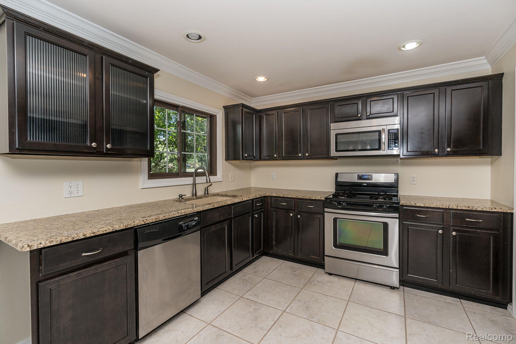 1631 Sumac Drive Rochester, MI 48309 - Photo 11 of 29 Gallery Image 11
